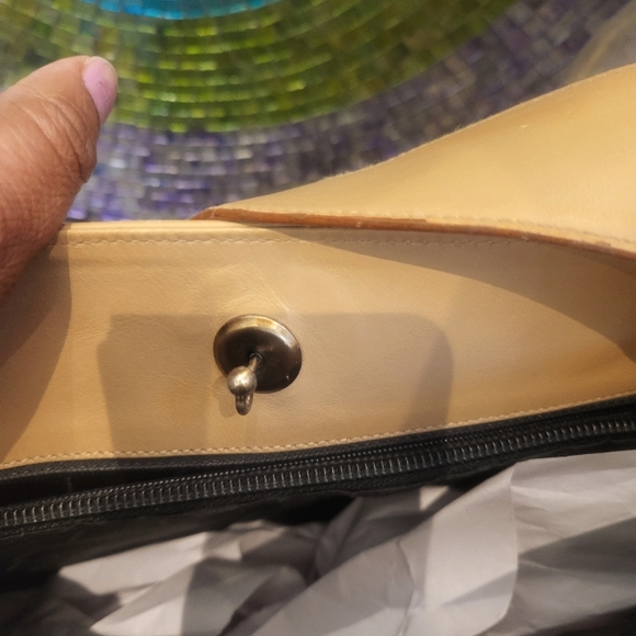 Preloved Salvatore Ferragamo Double Gancini Shoulder Bag. (RARE) Sold-AS-IS - Picture 5 of 17